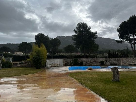 Foto 2 de Chalet en venta en plaza Castellans Uo de 9 habitaciones con terraza y piscina
