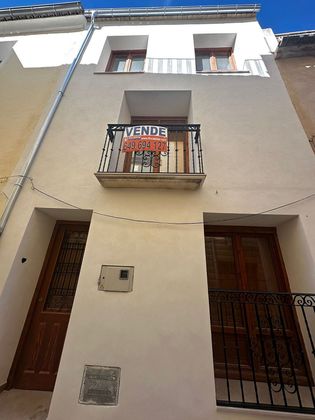 Foto 2 de Casa en venta en Biar de 3 habitaciones con terraza y balcón