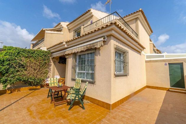 Foto 1 de Casa adosada en venta en Los Peñascos-El Salero-Los Imbernones de 3 habitaciones con terraza y aire acondicionado