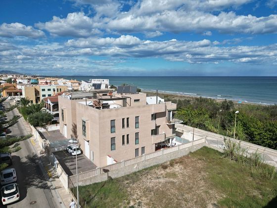 Foto 1 de Dúplex en venda a Oliva Playa de 4 habitacions amb terrassa i piscina