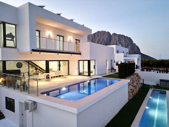 Foto 2 de Chalet en venta en Beniarbeig de 4 habitaciones con terraza y piscina