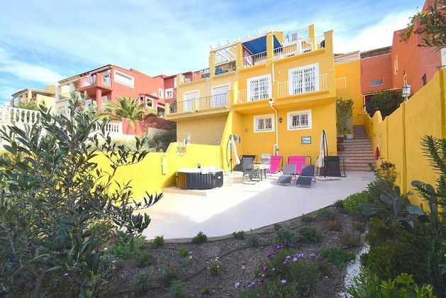 Foto 1 de Casa adosada en venta en Nucia (la) de 4 habitaciones con terraza y aire acondicionado