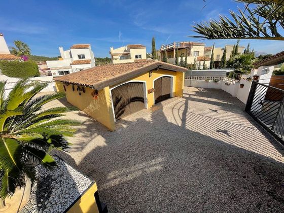 Foto 2 de Venta de casa en Alfaz del Pi Pueblo-Urbanizaciones de 3 habitaciones con terraza y piscina