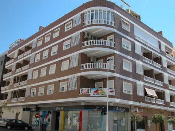 Foto 1 de Piso en venta en calle Villa Madrid de 2 habitaciones con terraza y aire acondicionado