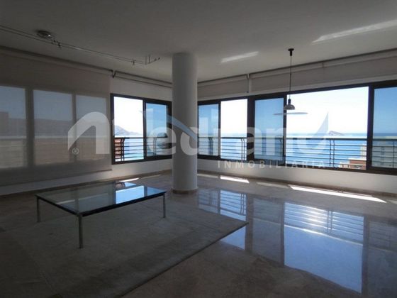 Foto 2 de Ático en venta en Playa de Poniente de 4 habitaciones con terraza y piscina