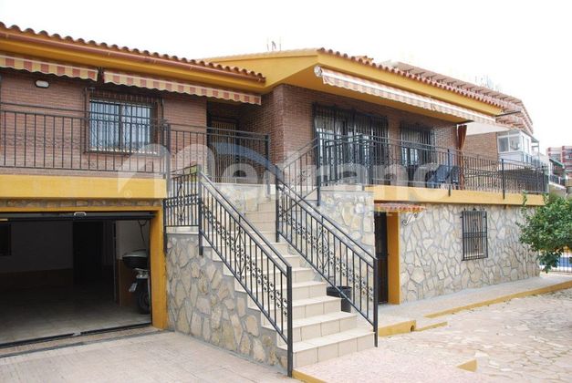 Foto 1 de Casa en venda a Pueblo Levante de 5 habitacions amb piscina i garatge