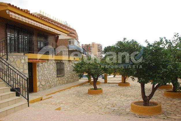 Foto 2 de Casa en venda a Pueblo Levante de 5 habitacions amb piscina i garatge