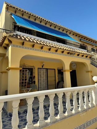 Foto 2 de Venta de casa adosada en Torrelamata - La Mata de 2 habitaciones con terraza y balcón