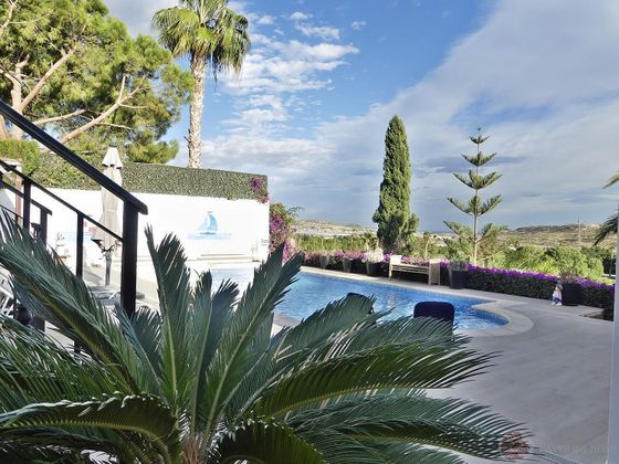 Foto 1 de Venta de chalet en Bonalba-Cotoveta de 5 habitaciones con terraza y piscina