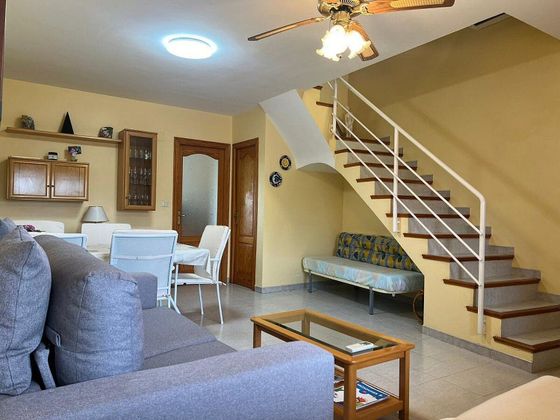 Foto 1 de Casa en venda a Oliva Nova de 3 habitacions amb terrassa i garatge