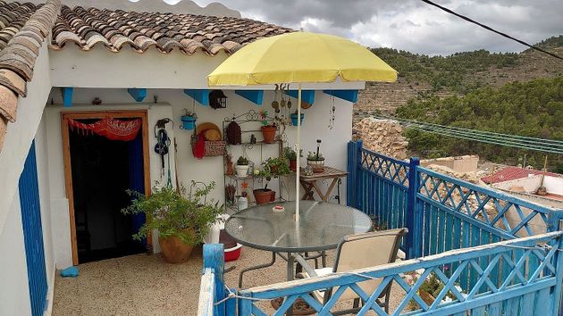 Foto 1 de Casa rural en venta en calle Cirineo de 2 habitaciones con terraza y jardín