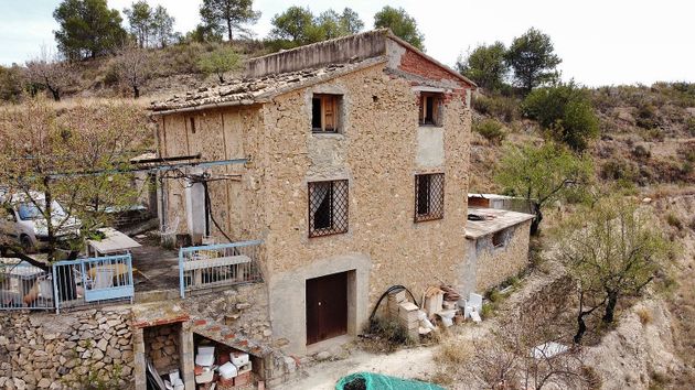 Foto 1 de Casa rural en venda a calle Partida Capitana de 3 habitacions amb jardí