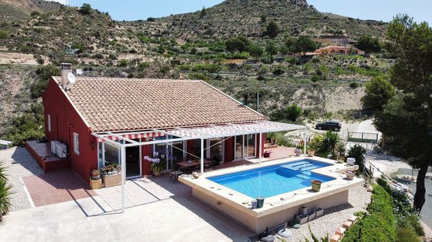 Foto 1 de Venta de casa rural en Relleu de 3 habitaciones con piscina y jardín