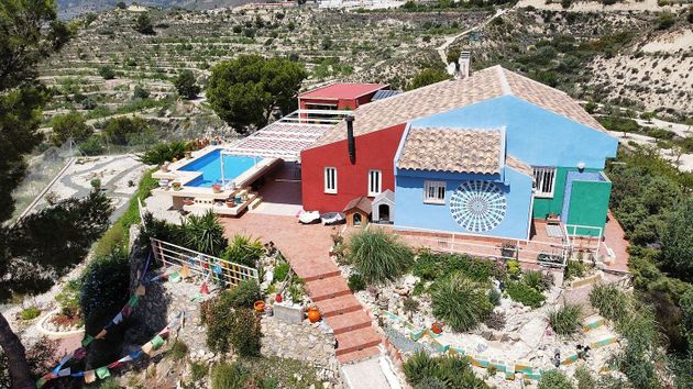 Foto 2 de Casa rural en venda a Relleu de 3 habitacions amb piscina i jardí