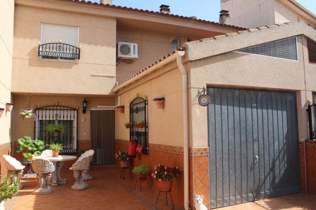 Foto 2 de Venta de casa adosada en Almoradí de 4 habitaciones con terraza y garaje