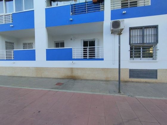 Foto 2 de Venta de piso en Almoradí de 2 habitaciones con terraza y piscina
