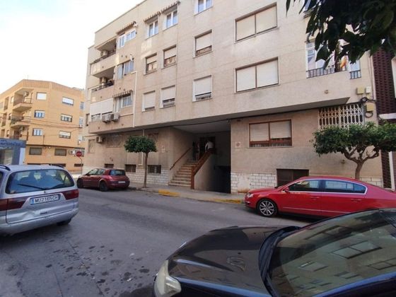 Foto 1 de Venta de piso en Almoradí de 3 habitaciones con garaje y aire acondicionado