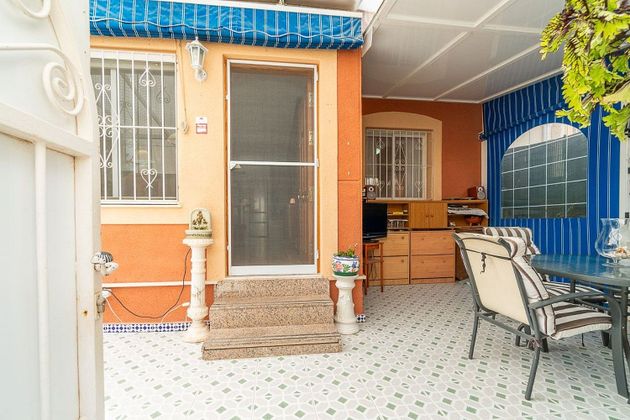 Foto 2 de Casa adossada en venda a calle Laguna Verde de 3 habitacions amb terrassa i piscina
