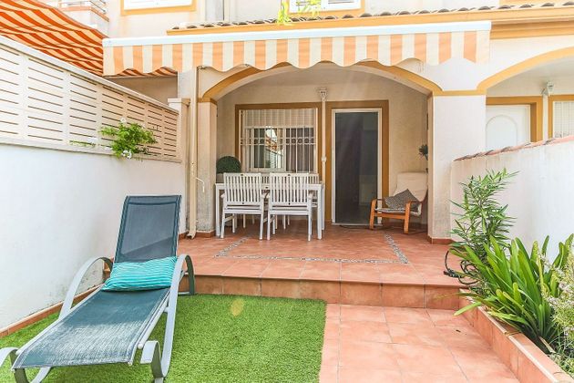 Foto 1 de Venta de casa en Oliva Nova de 2 habitaciones con terraza y piscina