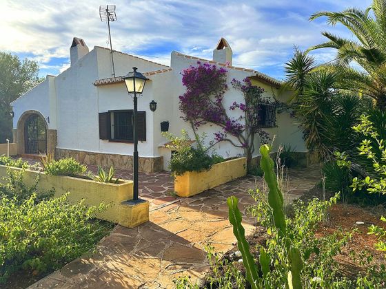 Foto 2 de Chalet en venta en Balcón al Mar-Cap Martí de 3 habitaciones con terraza y jardín