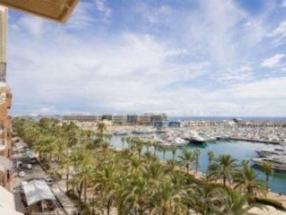 Foto 1 de Àtic en venda a Centro - Alicante de 6 habitacions amb terrassa i garatge