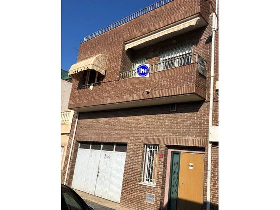 Foto 2 de Casa en venda a calle Hipólito Juan de 4 habitacions amb terrassa i garatge