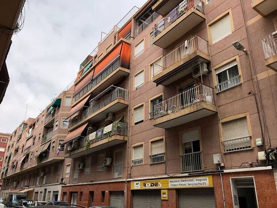 Foto 1 de Venta de piso en calle Carmelo Serrano Garcia de 4 habitaciones con terraza y balcón