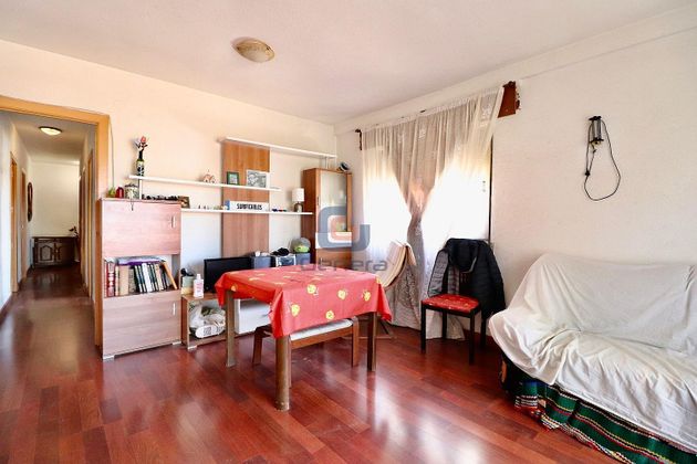Foto 1 de Pis en venda a Cuatrocientas Viviendas de 4 habitacions amb terrassa i balcó