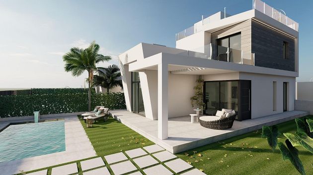 Foto 1 de Casa en venta en Simat de la Valldigna de 3 habitaciones con terraza y piscina