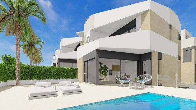 Foto 2 de Chalet en venta en Altos - La Florida de 3 habitaciones con terraza y piscina