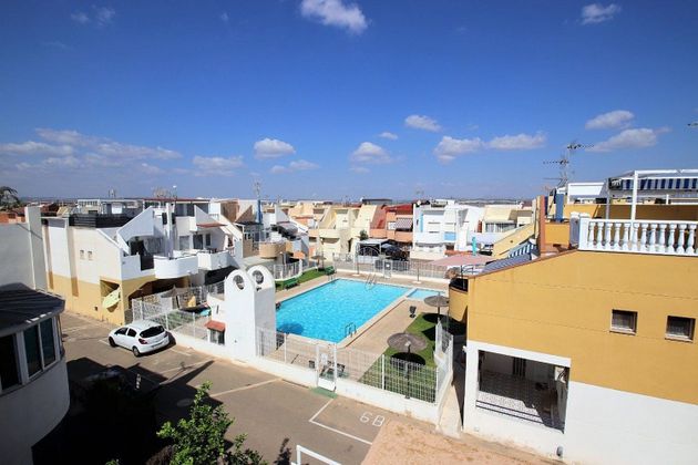 Foto 1 de Casa en venda a calle Antonio Ordóñez de 2 habitacions amb piscina i jardí