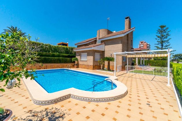 Foto 2 de Chalet en venta en  El Acequión - Los Naúfragos de 4 habitaciones con terraza y piscina