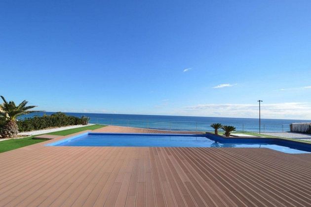 Foto 1 de Venta de chalet en Cabo Roig - La Zenia de 6 habitaciones con terraza y piscina