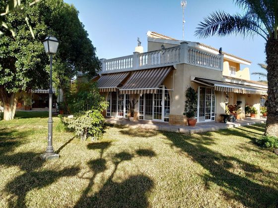 Foto 2 de Casa en venda a Perleta - Maitino de 5 habitacions amb terrassa i piscina