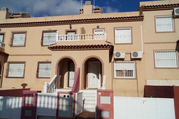 Foto 1 de Casa adossada en venda a calle Garcilaso de la Vega de 2 habitacions amb terrassa i mobles