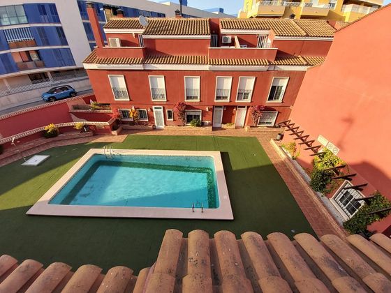 Foto 1 de Casa adosada en venta en calle Tarragona de 4 habitaciones con terraza y piscina