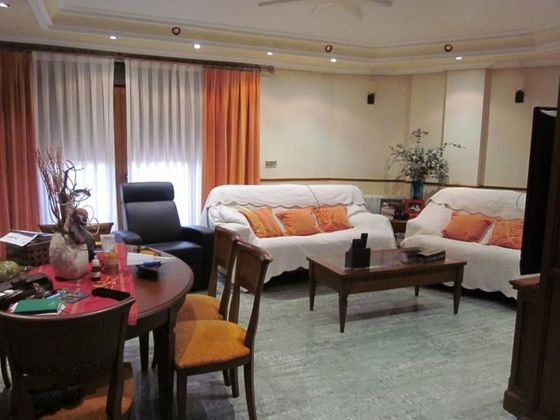 Foto 2 de Pis en venda a Centro - Torrevieja de 5 habitacions amb terrassa i garatge