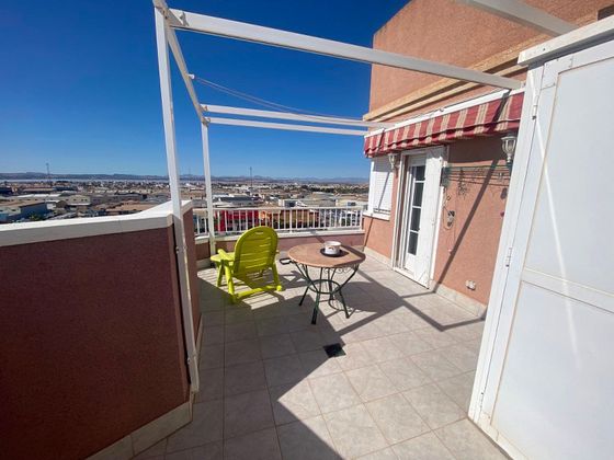 Foto 2 de Àtic en venda a Nueva Torrevieja - Aguas Nuevas de 3 habitacions amb terrassa i piscina