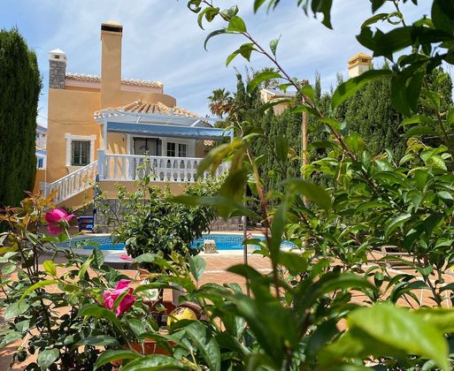 Foto 1 de Casa en venta en calle Cala Capitán El Ancla de 4 habitaciones con terraza y piscina
