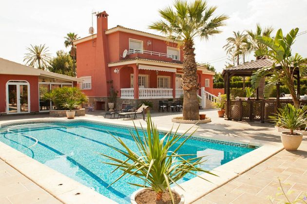 Foto 1 de Xalet en venda a calle Font Salmitre de 6 habitacions amb terrassa i piscina