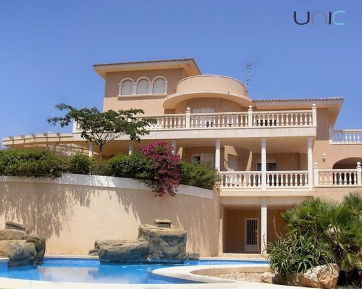 Foto 2 de Chalet en venta en Pueblo Levante de 7 habitaciones con terraza y piscina