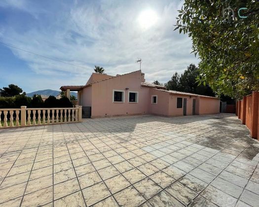 Foto 2 de Xalet en venda a Alfaz del Pi Pueblo-Urbanizaciones de 4 habitacions amb terrassa i piscina