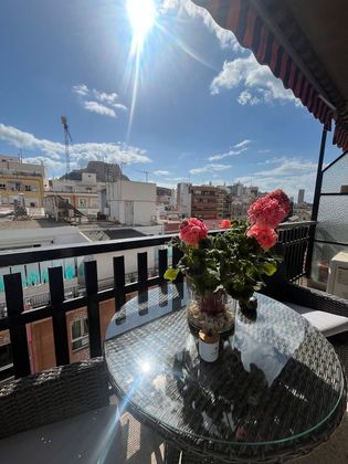 Foto 2 de Pis en venda a Mercado de 3 habitacions amb terrassa i aire acondicionat