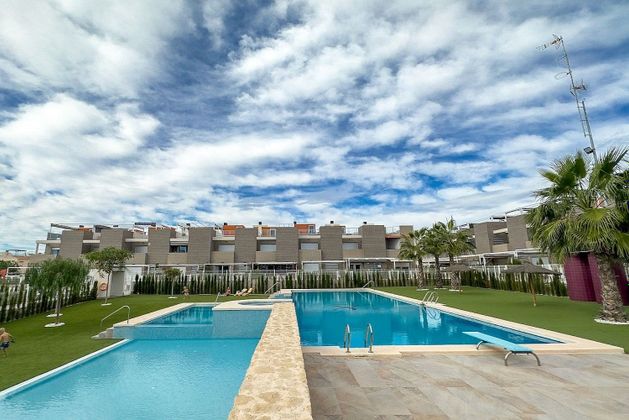 Foto 2 de Ático en venta en Nueva Torrevieja - Aguas Nuevas de 2 habitaciones con terraza y piscina