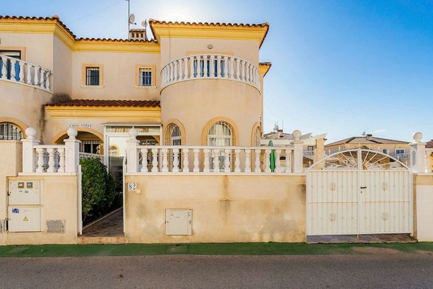 Foto 2 de Casa en venda a Nueva Torrevieja - Aguas Nuevas de 3 habitacions amb terrassa i piscina