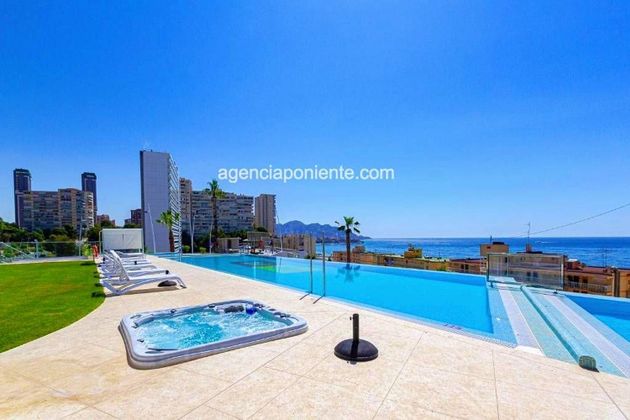 Foto 2 de Piso en alquiler en Playa de Poniente de 3 habitaciones con terraza y piscina