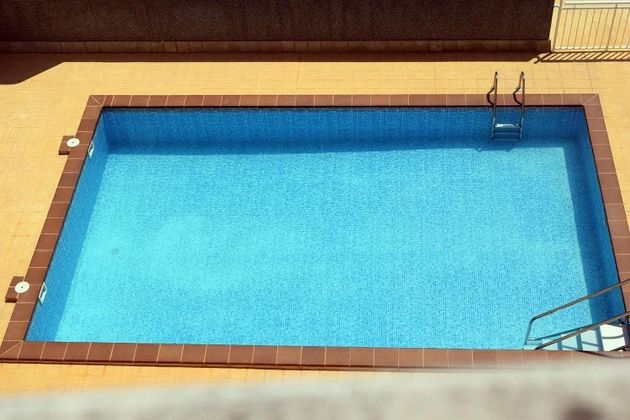 Foto 1 de Venta de piso en La Marina de 3 habitaciones con terraza y piscina