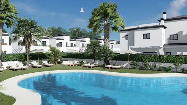 Foto 2 de Casa adossada en venda a Centro - Santa Pola de 3 habitacions amb terrassa i piscina