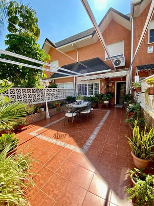 Foto 2 de Casa en venda a Ciutat Esportiva de 4 habitacions amb terrassa i piscina