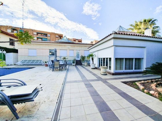 Foto 1 de Xalet en venda a Ciutat Jardí - Torreta Verdí de 10 habitacions amb terrassa i piscina